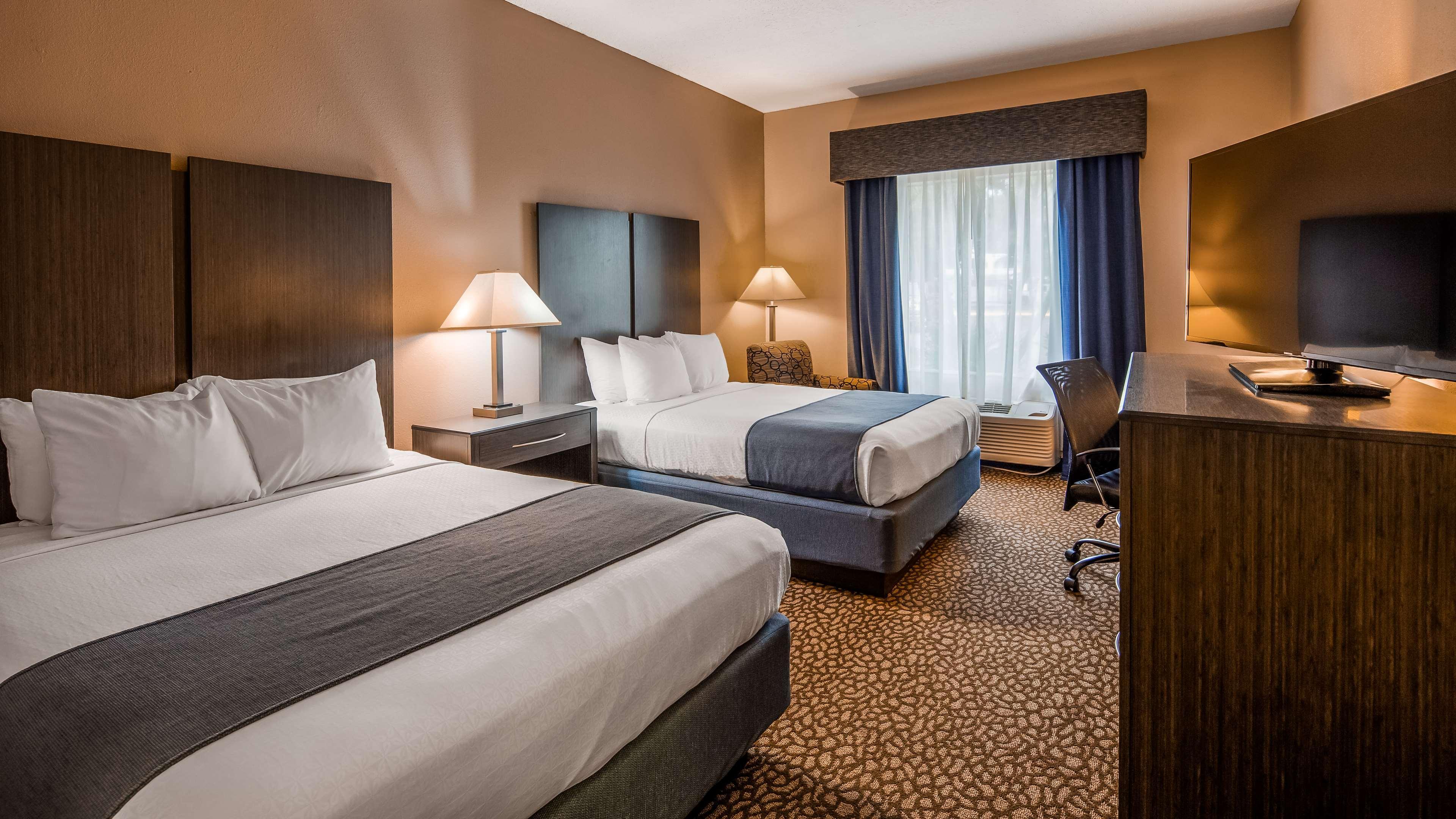 Best Western Plus Bradenton Hotel & Suites Exterior photo